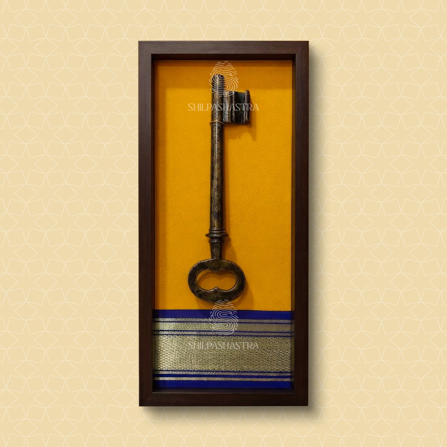 Chettinad Antique Saavy (Key) Fiber Idol Frame – Traditional Wall Decor (14.75x6.5 Inch)