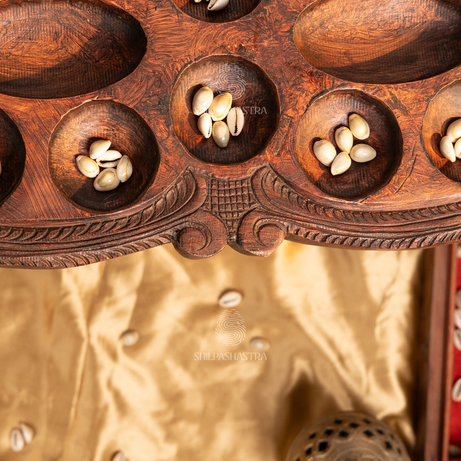 Hand Carved Rosewood Pallanguli Board with Parrot Motif – Traditional Mancala Game