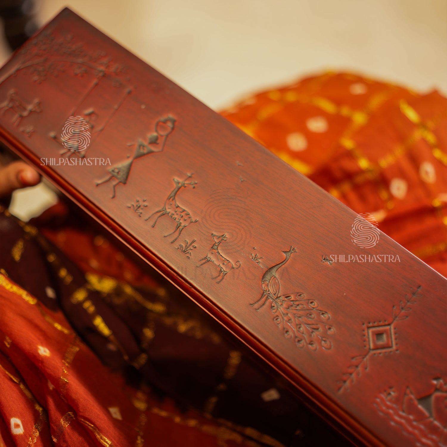 Mahogany Folding Pallanguzhi (14 Pits) with Laser-Engraved Village Folk Art
