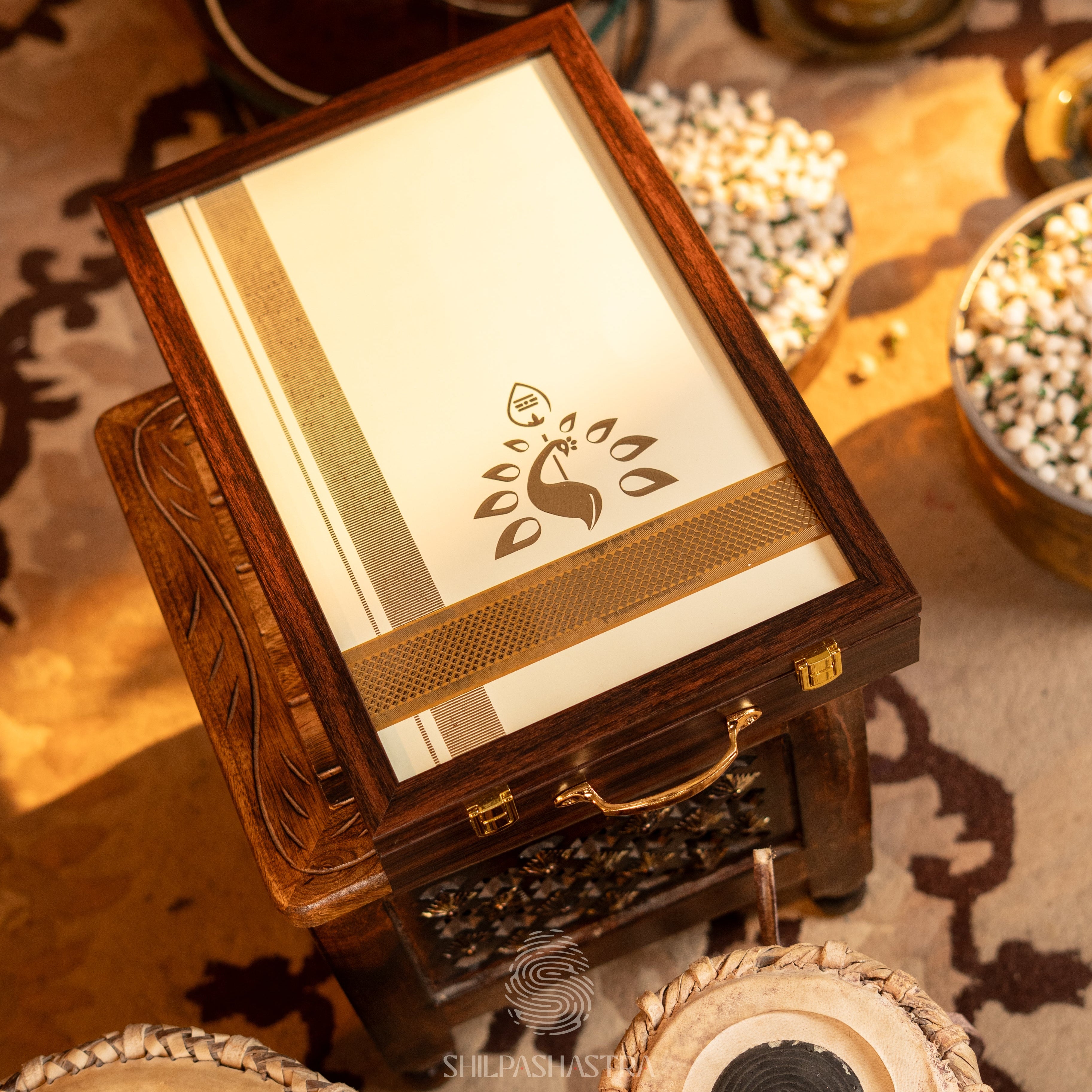 Veshti Box - Mayil Motif