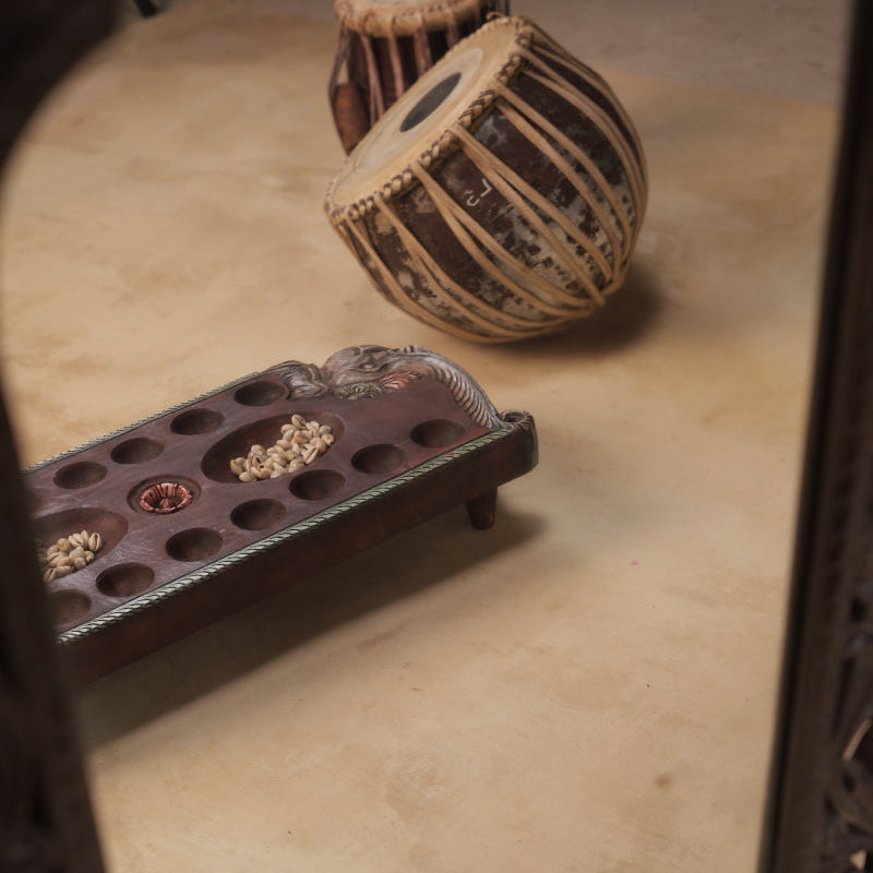 Hand Carved Mahogany Pallanguli Board with Elephant Motif & Floral Border – Traditional Mancala Game