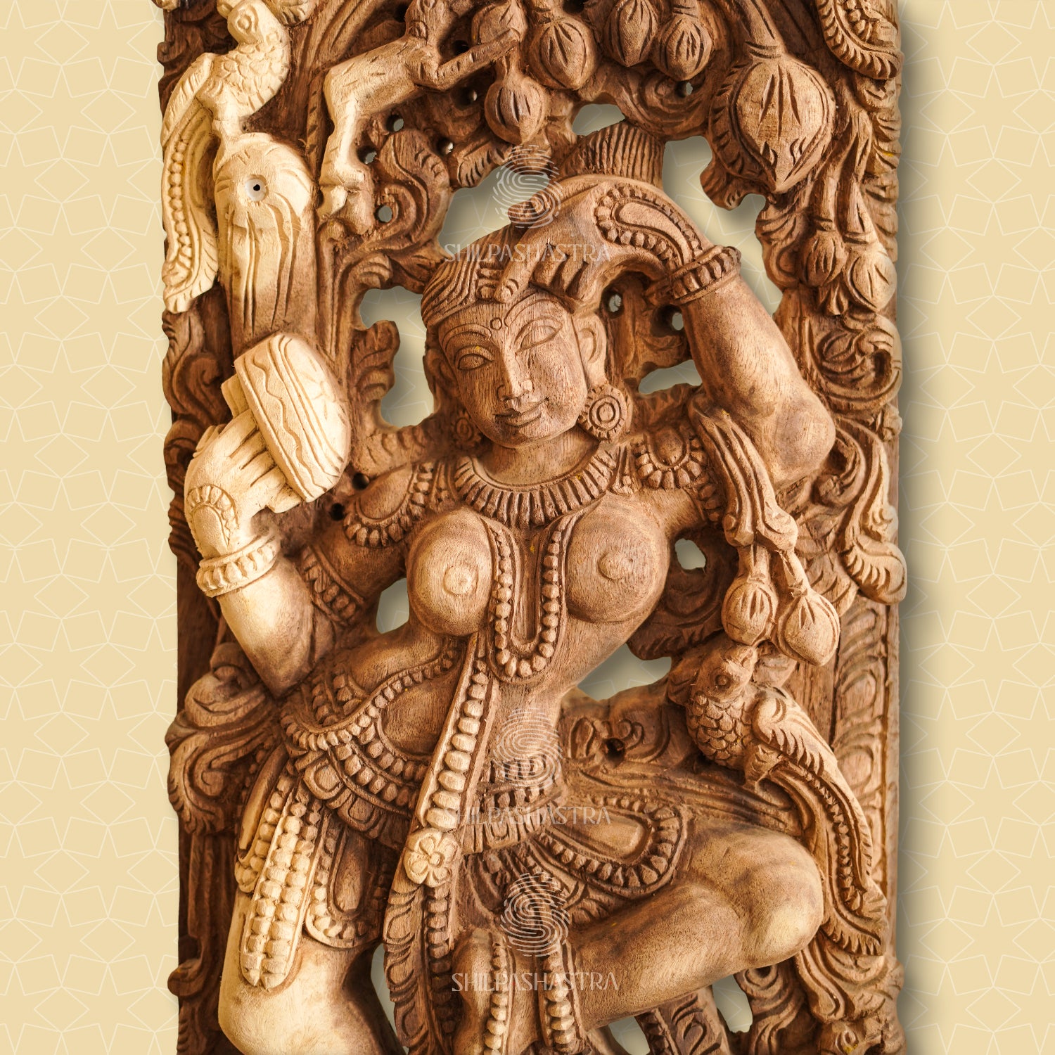 Kannadi Paavai (Darpana Dharini) Hand-Carved Vaagai Wood Sculpture – Traditional Temple Art Wall Décor