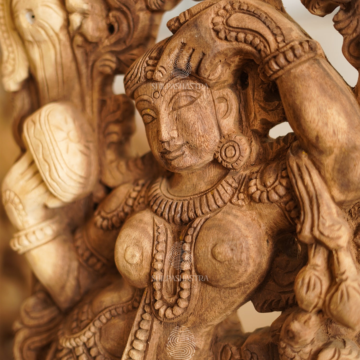 Kannadi Paavai (Darpana Dharini) Hand-Carved Vaagai Wood Sculpture – Traditional Temple Art Wall Décor
