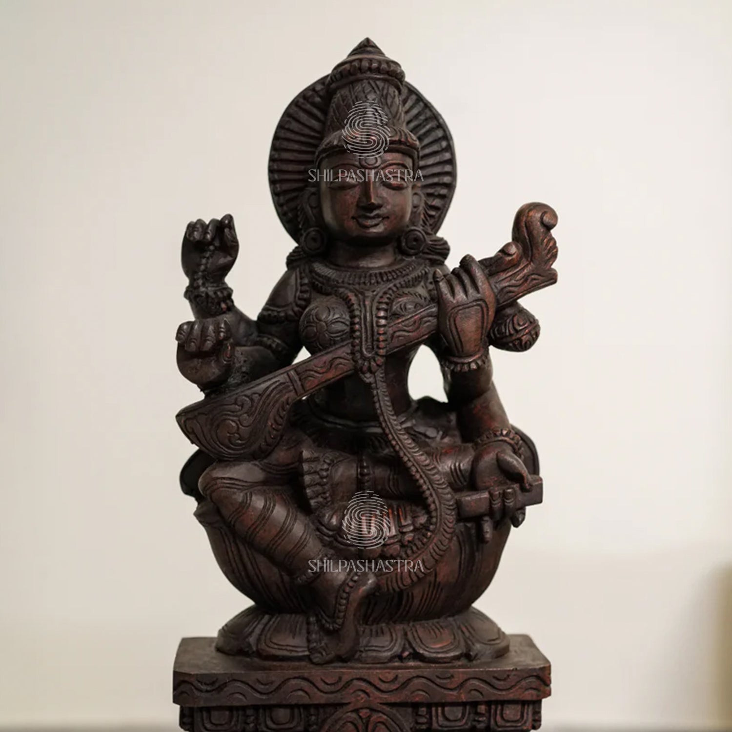 Goddess Saraswathi Idol – Traditional South Indian Art