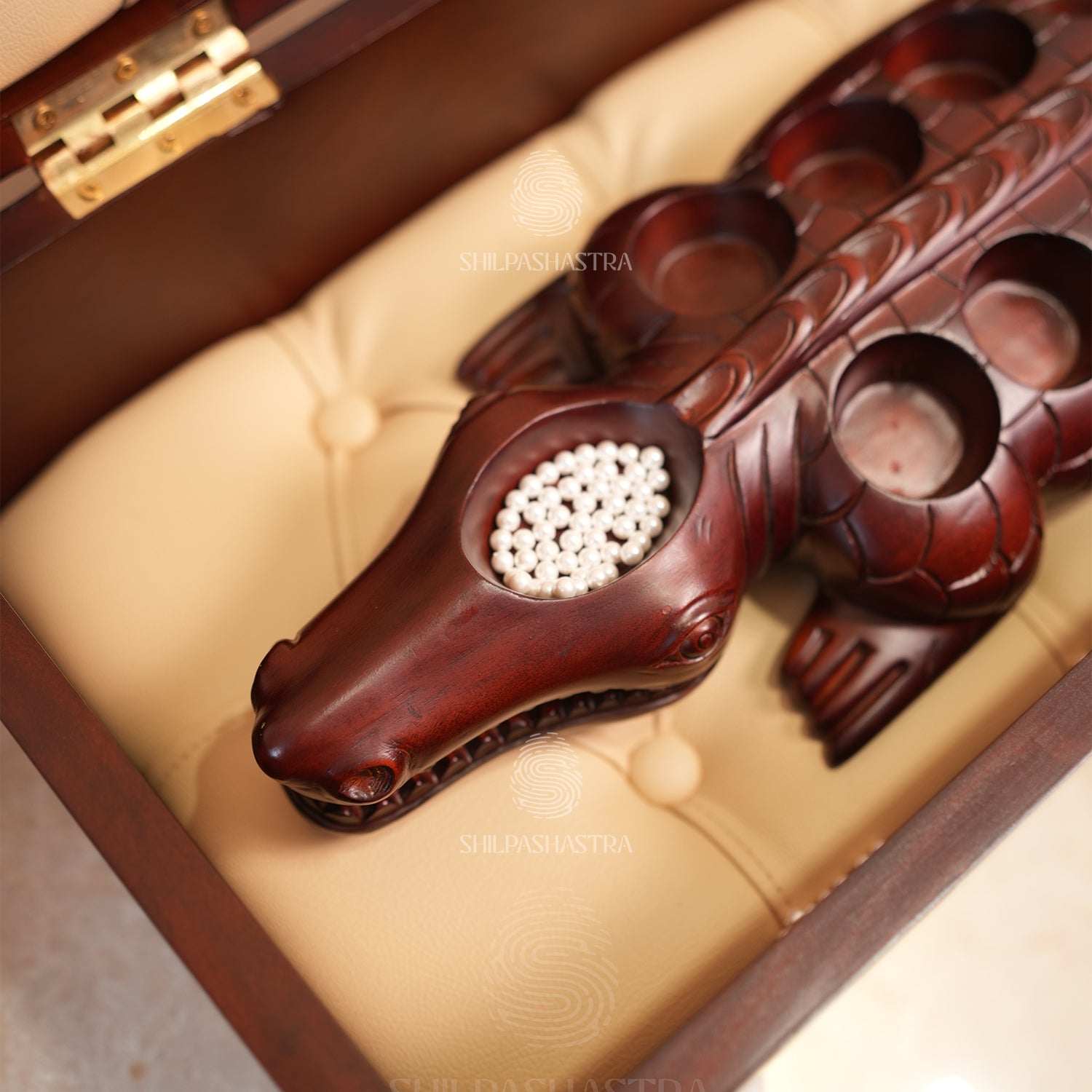 Hand Carved Mahogany Pallanguzhi Board – Babiya Crocodile Heritage Game for Home Decor & Gifting