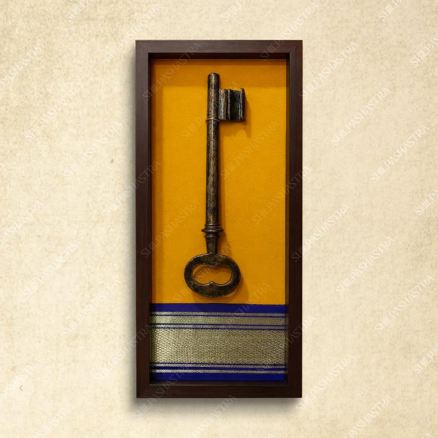 Chettinad Antique Saavy (Key) Fiber Idol Frame – Traditional Wall Decor (14.75x6.5 Inch)