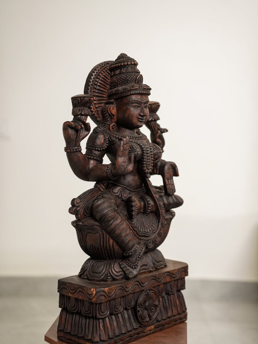 Goddess Lakshmi Idol – Traditional South Indian Art