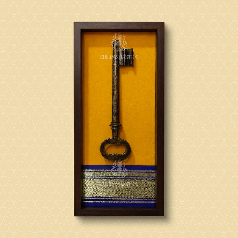 Chettinad Antique Saavy (Key) Fiber Idol Frame – Traditional Wall Decor (14.75x6.5 Inch)