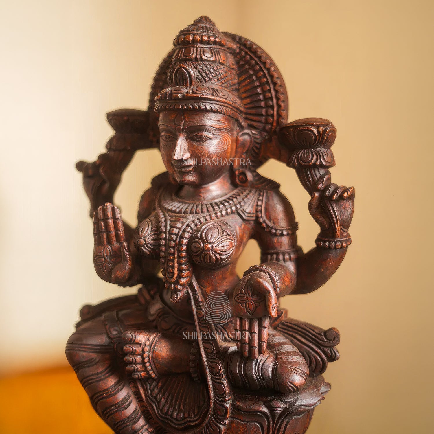Goddess Lakshmi Idol – Traditional South Indian Art