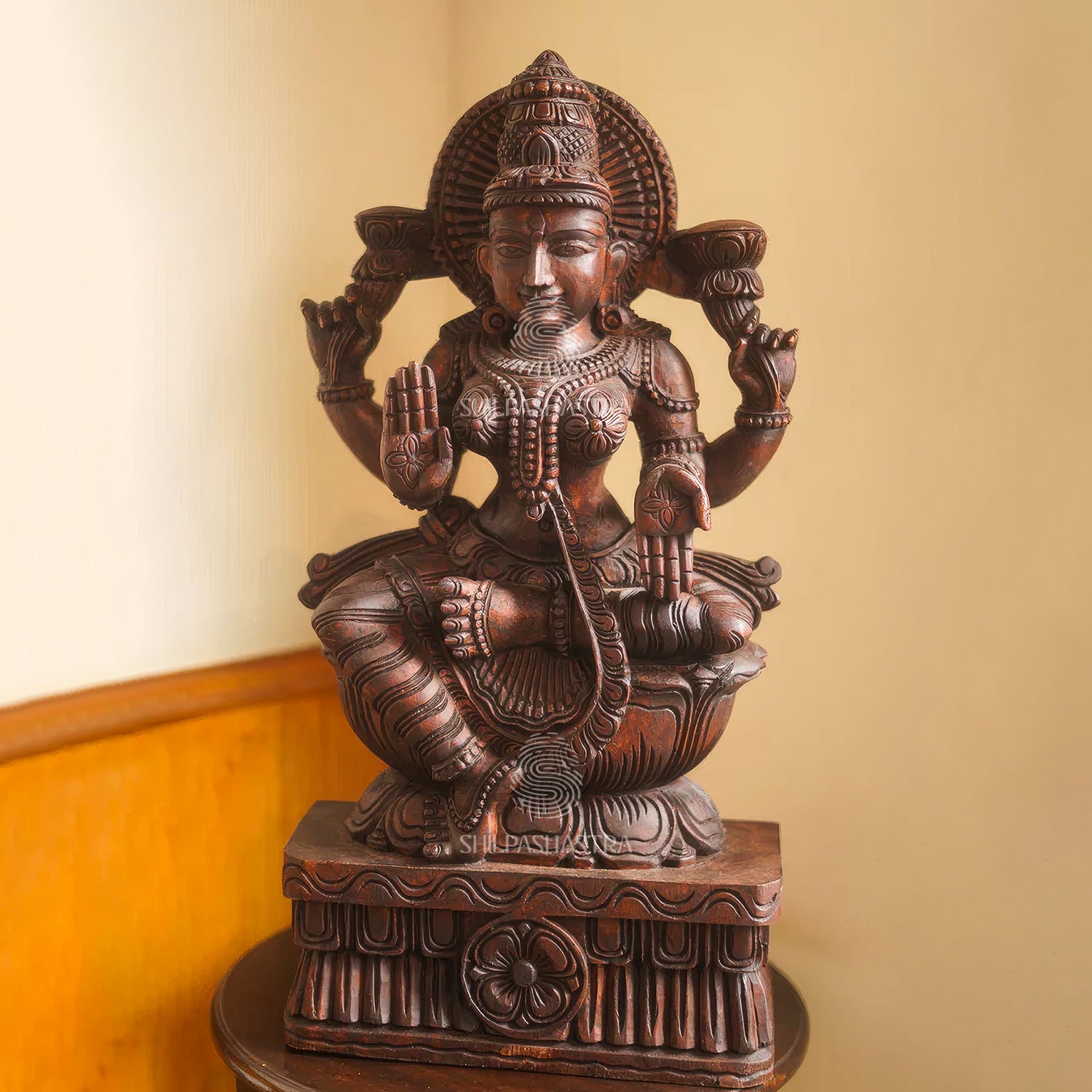 Goddess Lakshmi Idol – Traditional South Indian Art