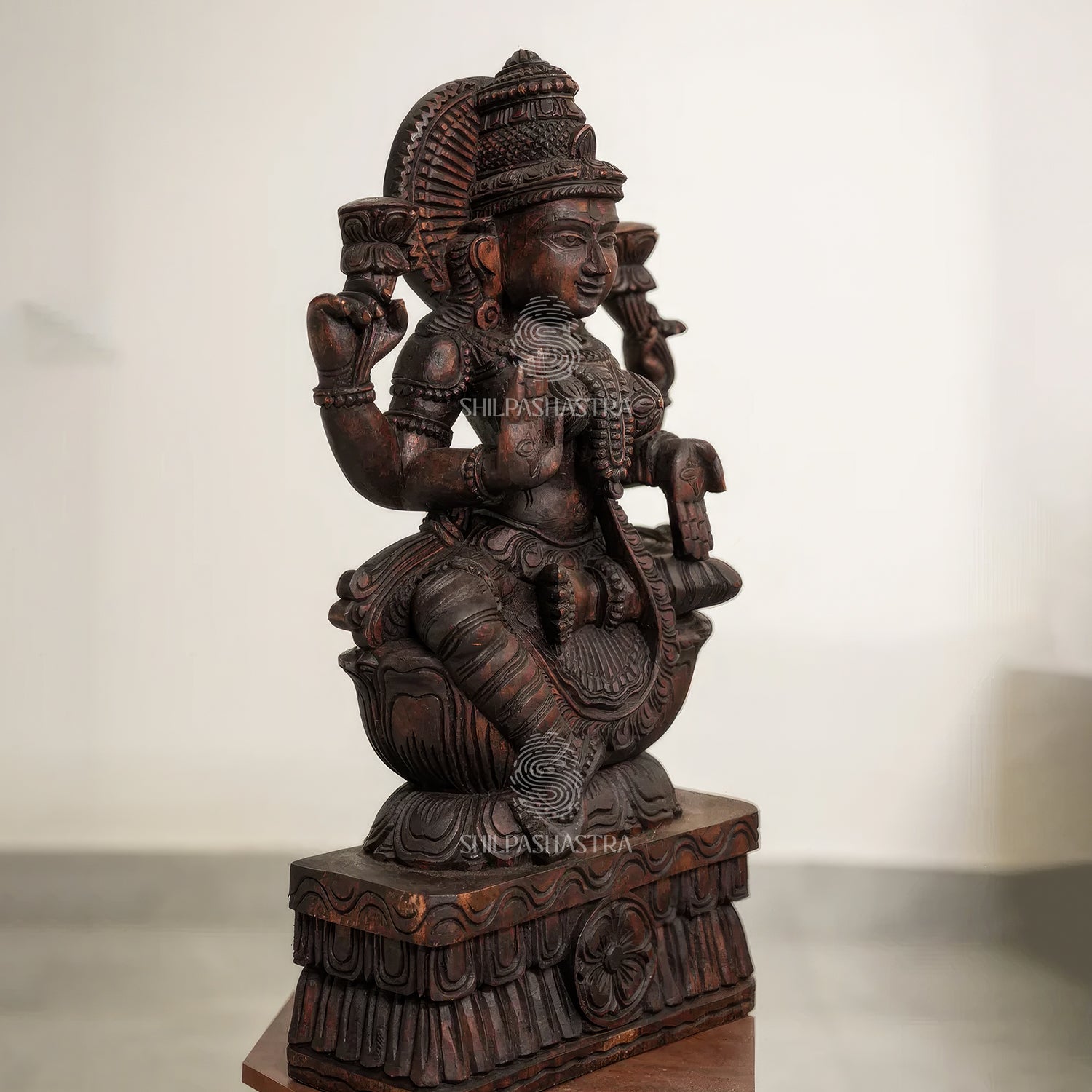 Goddess Lakshmi Idol – Traditional South Indian Art