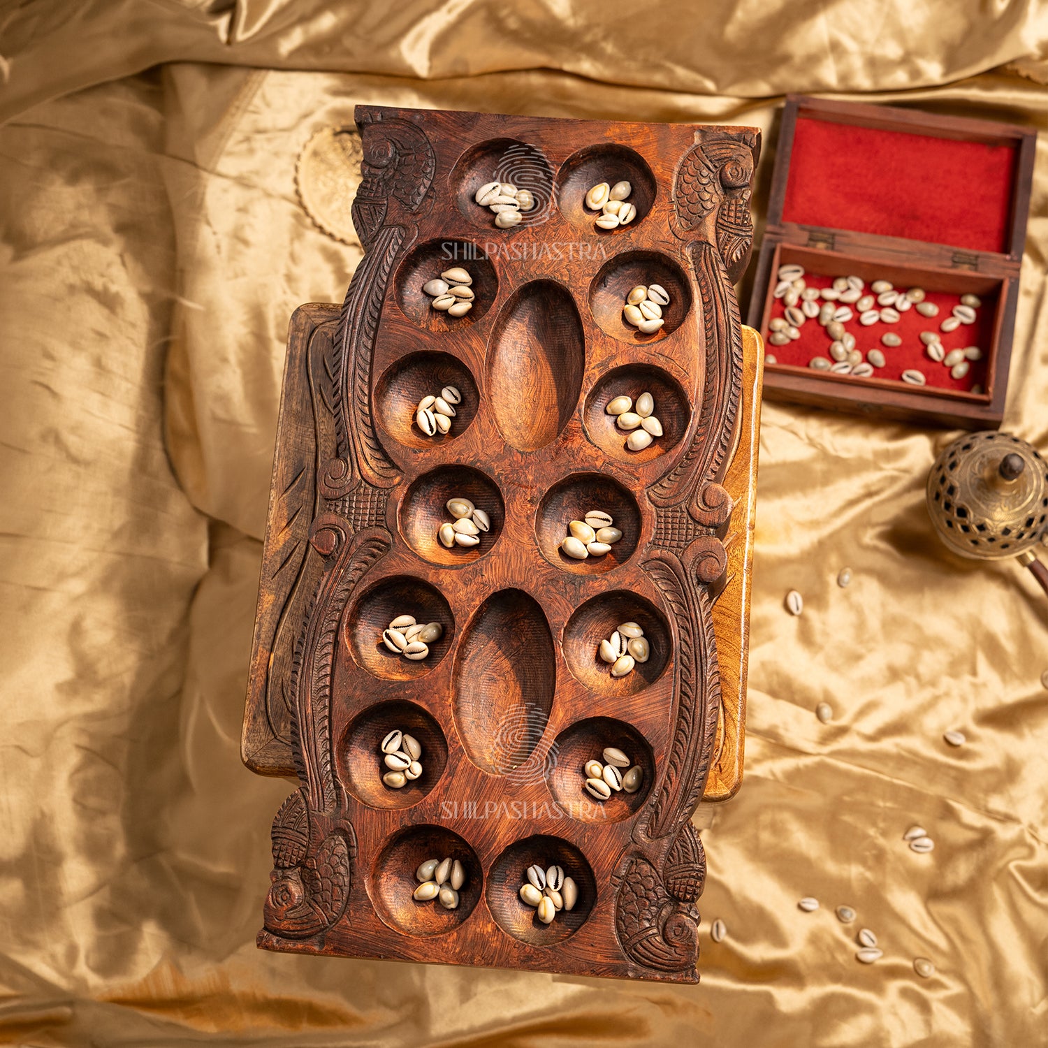Hand Carved Rosewood Pallanguli Board with Parrot Motif – Traditional Mancala Game