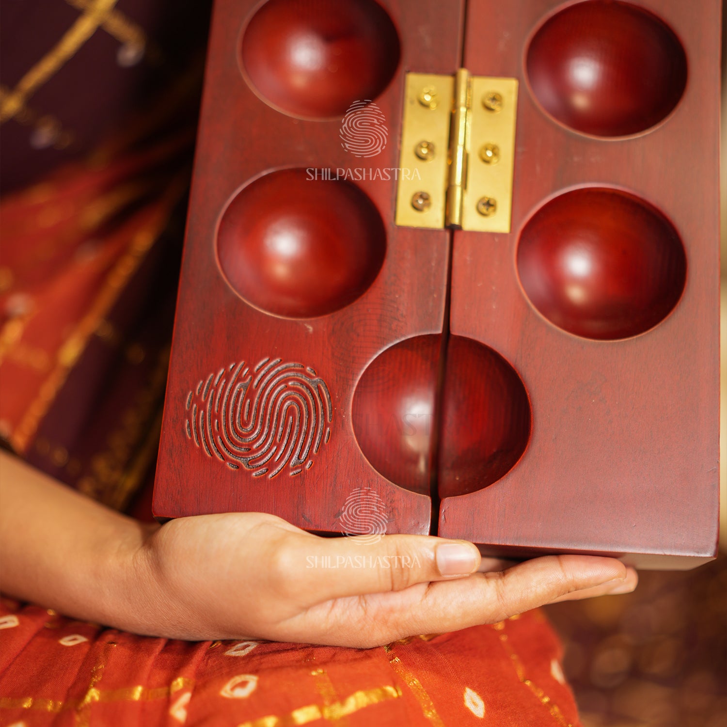 Mahogany Folding Pallanguzhi (14 Pits) with Laser-Engraved Village Folk Art