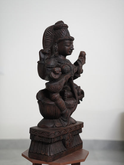 Goddess Saraswathi Idol – Traditional South Indian Art