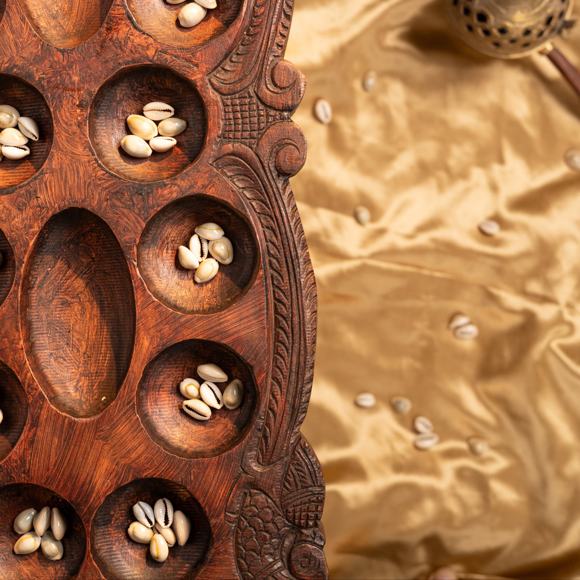 Hand Carved Rosewood Pallanguli Board with Parrot Motif – Traditional Mancala Game