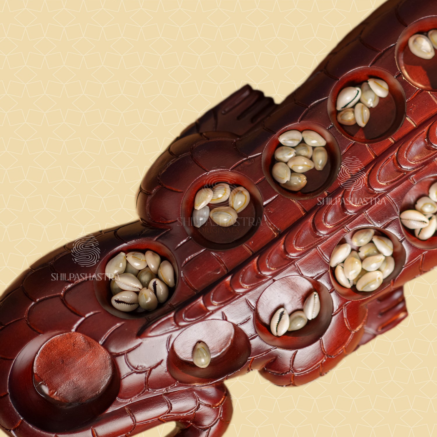Hand Carved Mahogany Pallanguzhi Board – Babiya Crocodile Heritage Game for Home Decor & Gifting