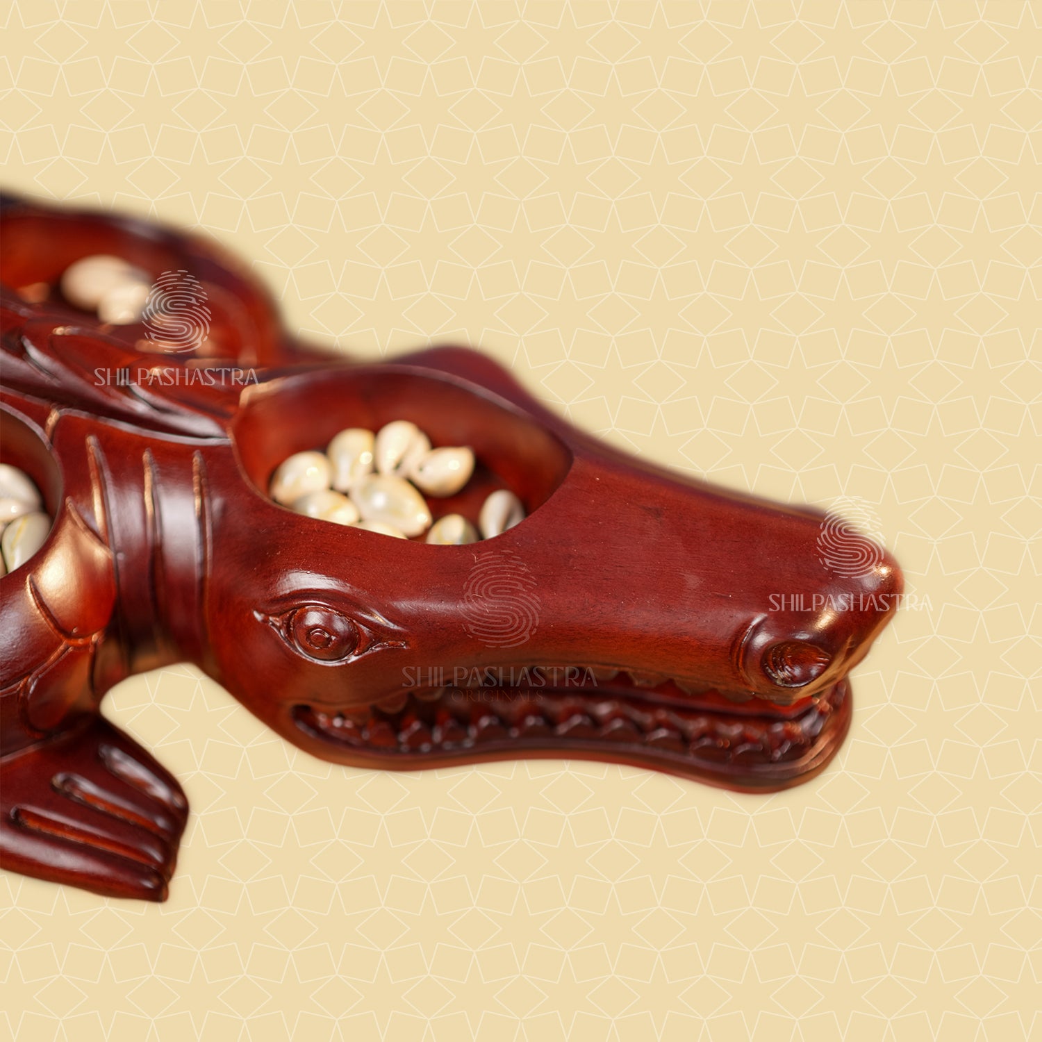 Hand Carved Mahogany Pallanguzhi Board – Babiya Crocodile Heritage Game for Home Decor & Gifting
