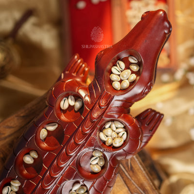 Hand Carved Mahogany Pallanguzhi Board – Babiya Crocodile Heritage Game for Home Decor & Gifting