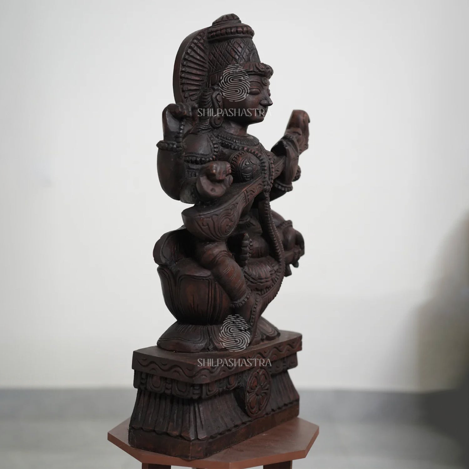 Goddess Saraswathi Idol – Traditional South Indian Art