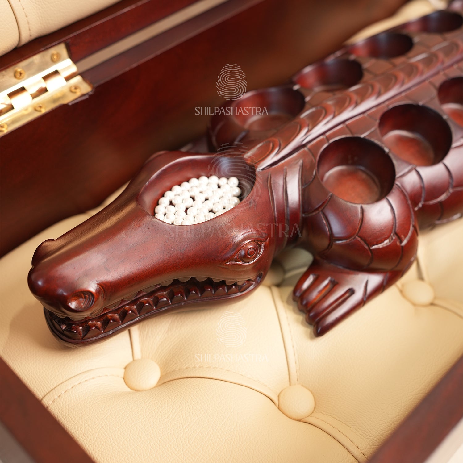 Hand Carved Mahogany Pallanguzhi Board – Babiya Crocodile Heritage Game for Home Decor & Gifting