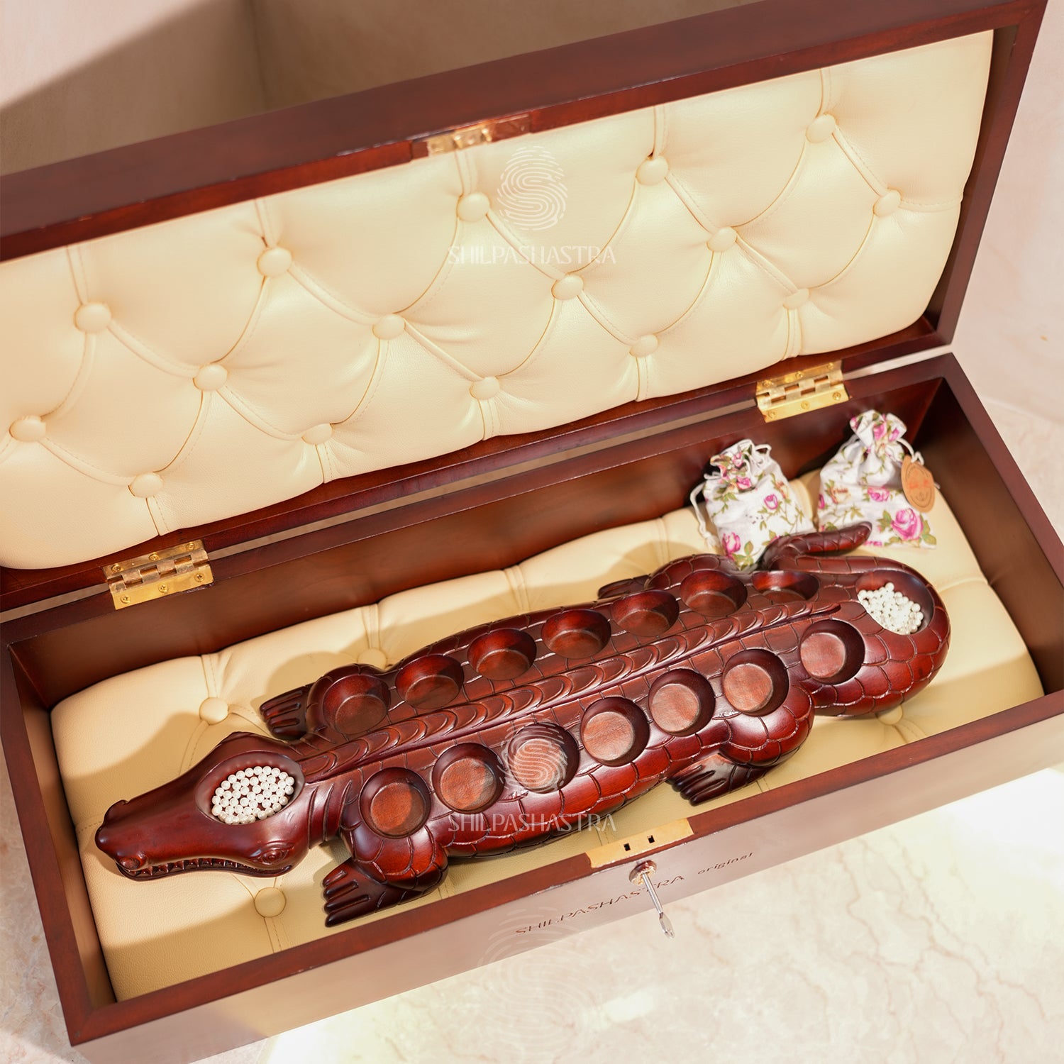 Hand Carved Mahogany Pallanguzhi Board – Babiya Crocodile Heritage Game for Home Decor & Gifting