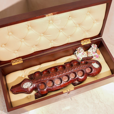 Hand Carved Mahogany Pallanguzhi Board – Babiya Crocodile Heritage Game for Home Decor & Gifting