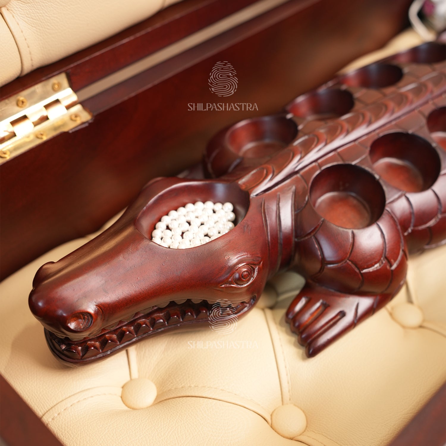 Hand Carved Mahogany Pallanguzhi Board – Babiya Crocodile Heritage Game for Home Decor & Gifting