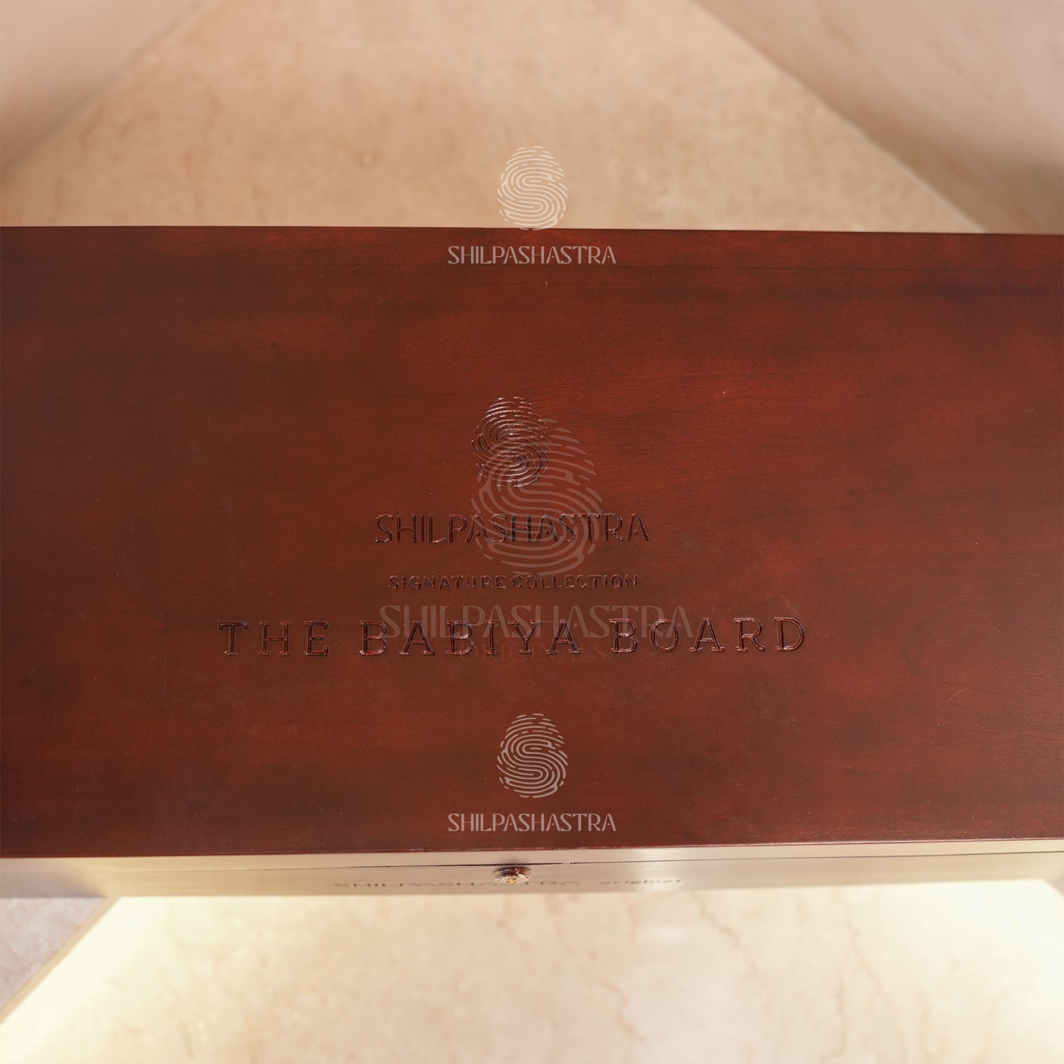 Hand Carved Mahogany Pallanguzhi Board – Babiya Crocodile Heritage Game for Home Decor & Gifting