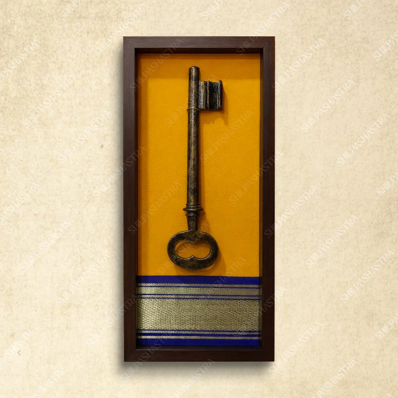 Chettinad Antique Saavy (Key) Fiber Idol Frame – Traditional Wall Decor (14.75x6.5 Inch)