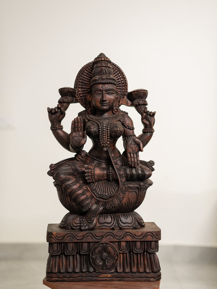 Goddess Lakshmi Idol – Traditional South Indian Art